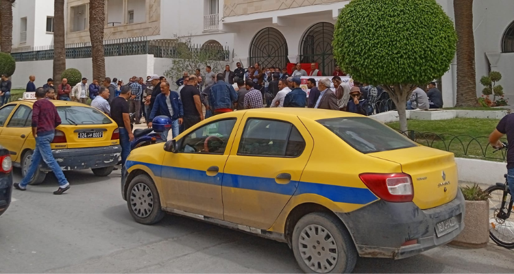 المنستير: وقفة احتجاجية لأصحاب التاكسي الفردي