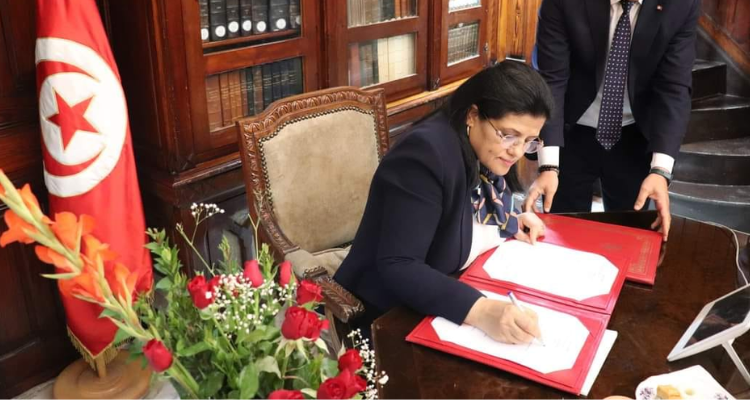 إمضاء إتّفاقية تعبئة قرض مجمع بالعملة الصعبة لدى 12 مؤسسة بنكية محلية