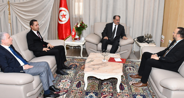 وزير الداخلية يؤكد على ضرورة الشروع في إعتماد المضمون الإلكتروني