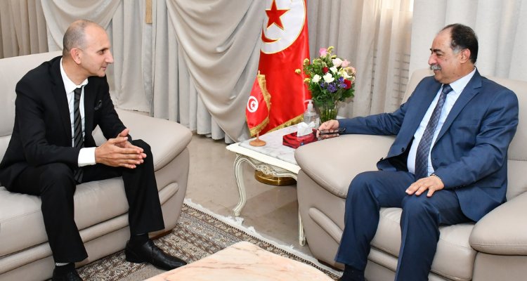 وزير الداخلية يستقبل رئيس النقابة التونسية للإذاعات الخاصة