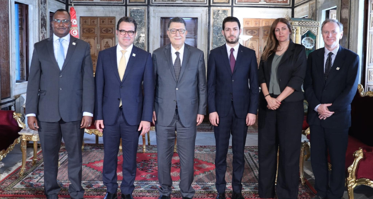 رئيس البرلمان يستقبل وفدا من المعهد الدولي للديمقراطية والمساعدة الانتخابية