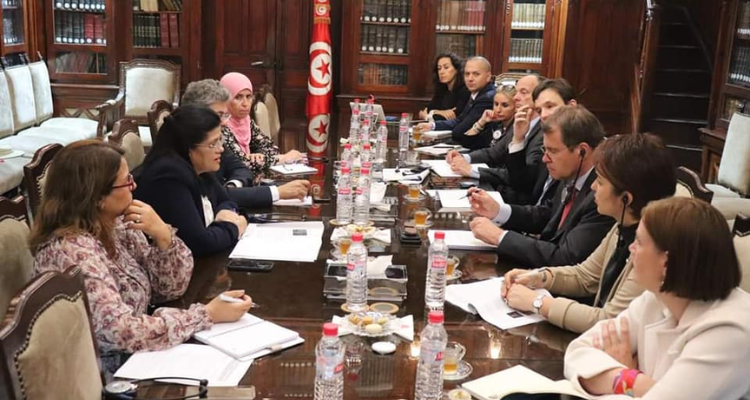 وزيرة المالية تلتقي وفدا عن البنك الأوروبي لإعادة الإعمار والتنمية