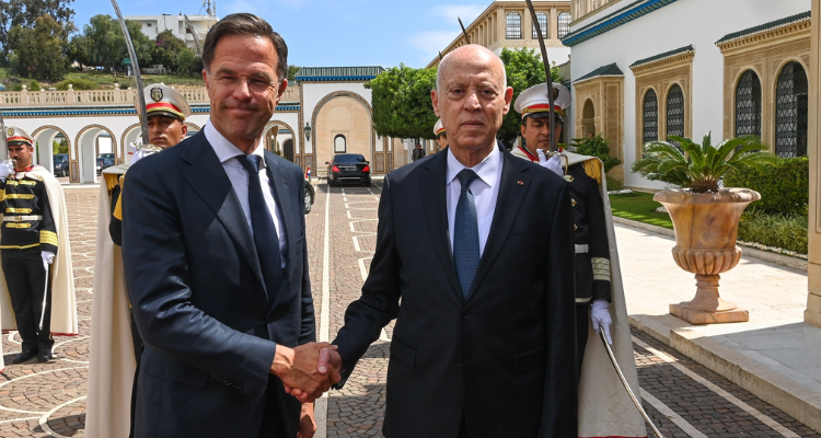 رئيس وزراء هولندا يدعو إلى التركيز على حقوق الإنسان في معالجة مشكل الهجرة