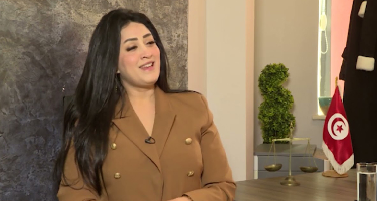 الابقاء على المحامية إسلام حمزة في حالة سراح