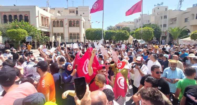 صفاقس: وقفة احتجاجية للمطالبة برحيل افارقة جنوب الصحراء الخارجين عن القانون