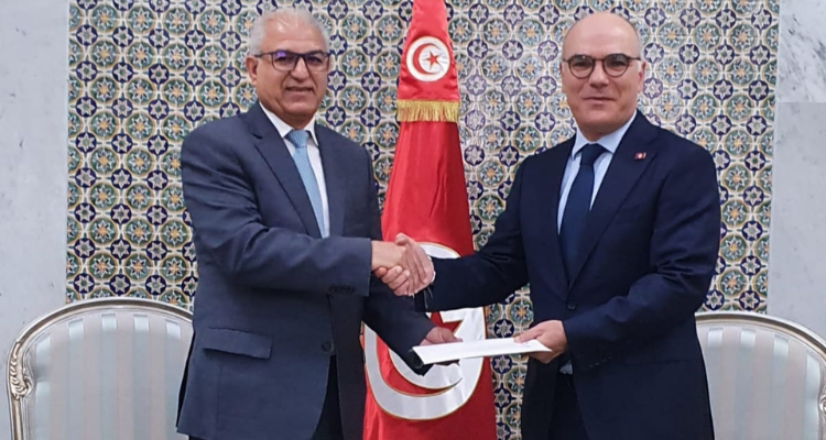 وزير الخارجية يتلقى دعوة لزيارة البحرين