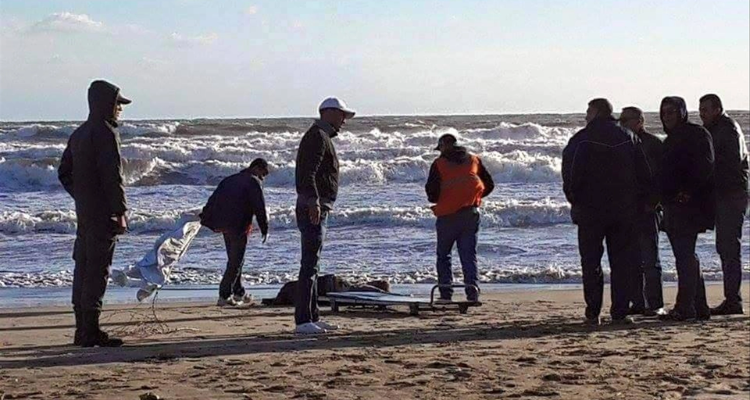 تحمل آثار عنف: العثور على جثة أحد أفارقة جنوب الصحراء على  سواحل العامرة
