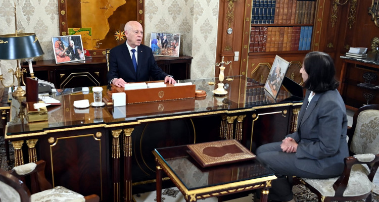 رئيس الدولة يدعو الى الإسراع في توزيع المساكن الاجتماعية الجاهزة 