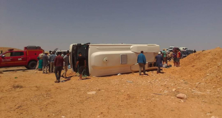 بينهم رضيع: وفاة شخصين في حادث انقلاب حافلة بمطماطة الجديدة