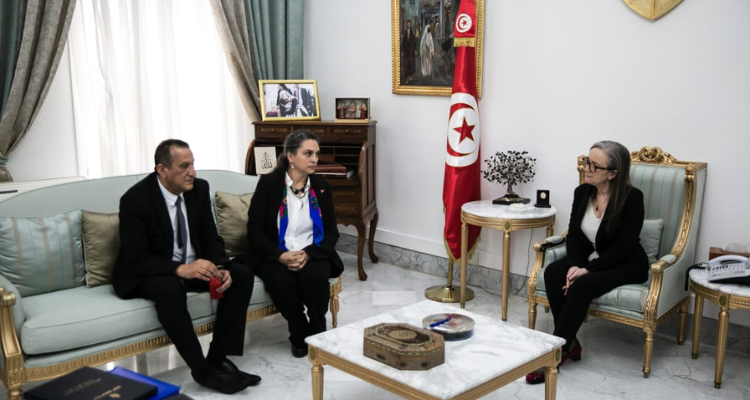 رئيسة الحكومة تستقبل وزيرة البيئة