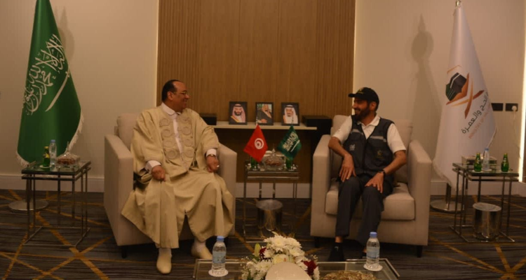 وزير الشّؤون الدّينية يلتقي بوزير الحجّ والعمرة السّعودي