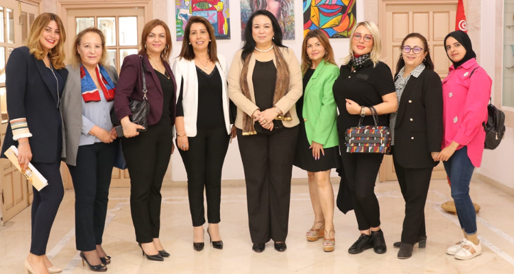 وزيرة المرأة تجتمع بعضوات الهيئة التأسيسية لمنتدى الاعلاميّات التونسيّات