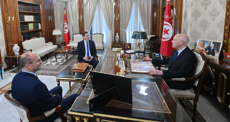 رئيس الدولة : من الضروري أن يعود للخطوط التونسية بريقها