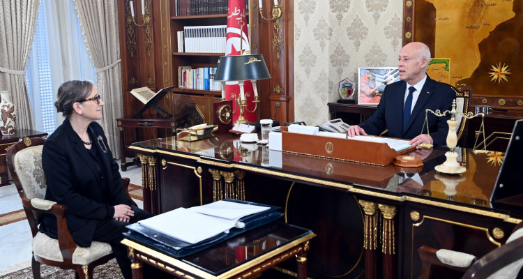 سعيّد: "لو استقبلت من أمري ما استدبرت لأخذت من الأغنياء فضول أموالهم  فرددتها على الفقراء"