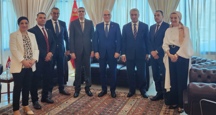 نبيل عمّار يلتقي  أعضاء السفارة التونسية بأبو ظبي