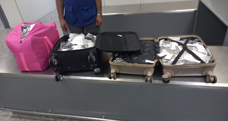 مطار تونس قرطاج : حجز 46100 حبة دواء مهربة