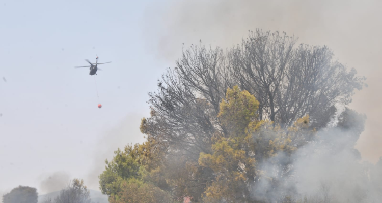 الجيش الوطني يتدخل في منطقة ملولة باستعمال طائرة مجهزة بمواد سائلة خاصة