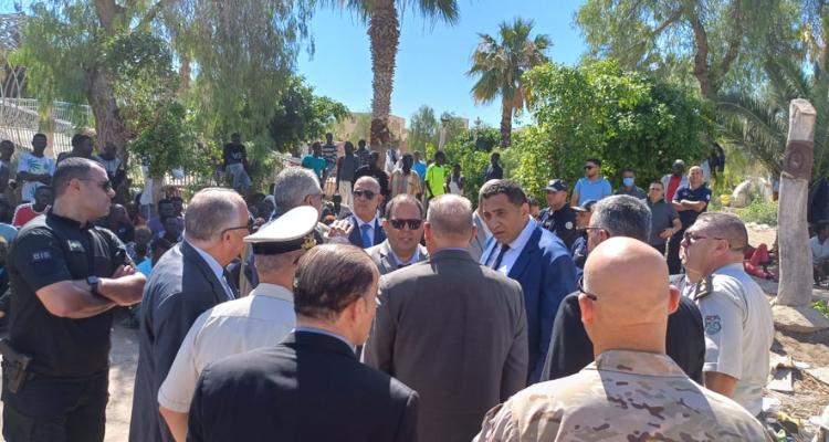 قيادات أمنية عليا  تتحوّل الى صفاقس وتلتقي مجموعة من الأهالي