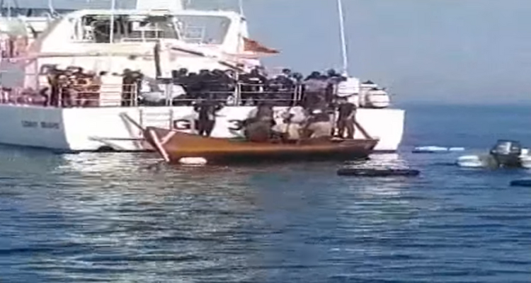 صفاقس: مجتازون أفارقة يسكبون البنزين على قارب للحرس البحري ويهددون الاعوان بساطور