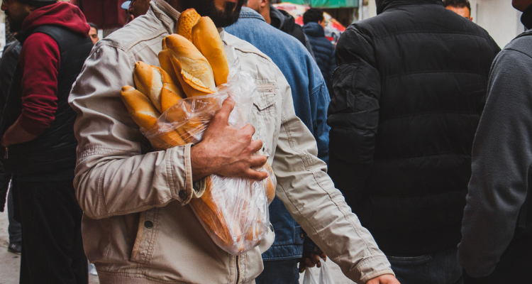 في جلسة وزارية: قرارات عاجلة لتحسين وضعية التزوّد بالخبز