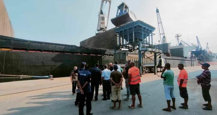 صفاقس: وصول باخرة جديدة محملة بالقمح اللّين إلى الميناء التجاري