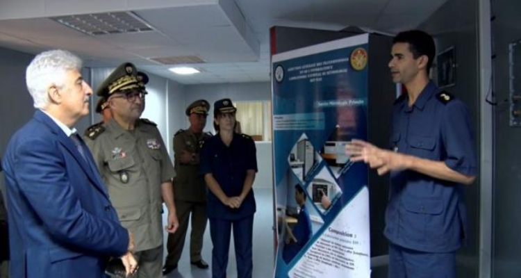 وزير الدفاع يؤدي زيارة تفقدية إلى الإدارة العامة للإشارة والإعلامية