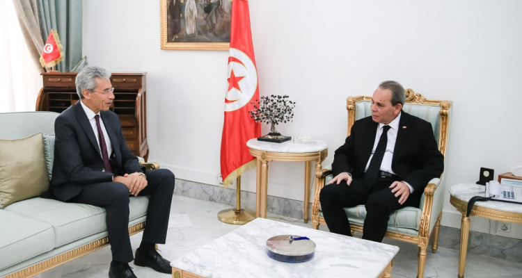 رئيس الحكومة يدعو الى تضافر الجهود  لاسترجاع توازنات المالية العمومية