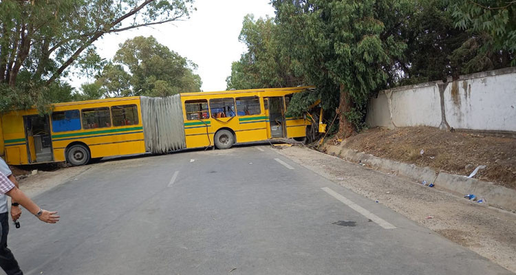 وزير النقل يوصي بفتح تحقيق في ملابسات حادث حافلة لنقل التلاميذ بسيدي ثابت