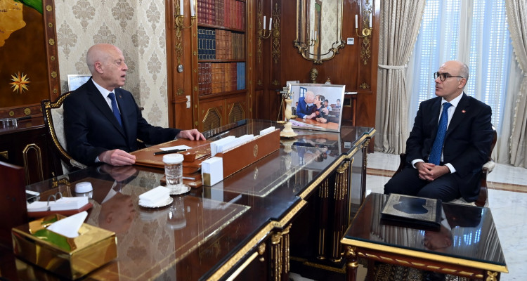 ملف استرجاع الأموال المنهوبة  محور لقاء سعيّد ووزير الخارجية