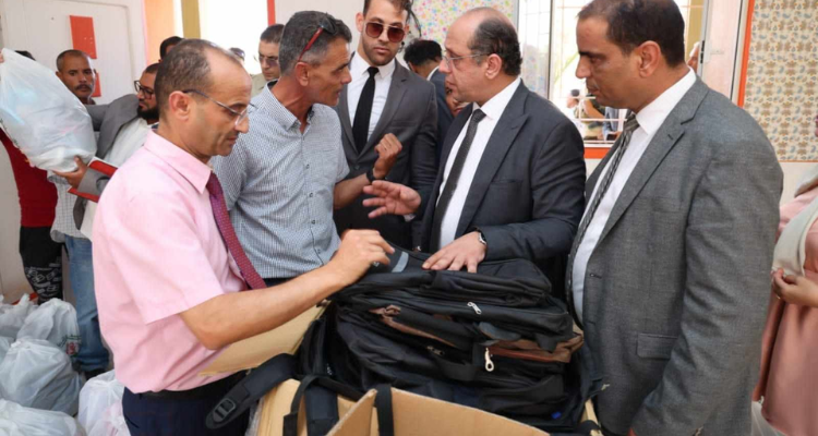 القصرين: توزيع مساعدات مدرسية لفائدة أبناء العائلات محدودة الدخل