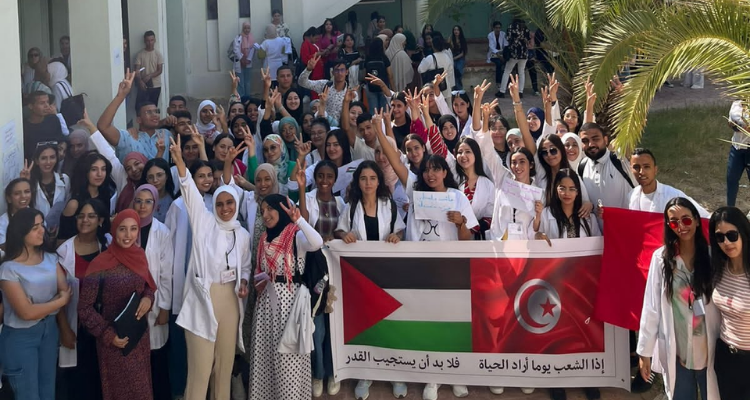 وقفة احتجاجية للاتحاد العام لطلبة تونس امام السفارة الفرنسية تضامنا مع غرة