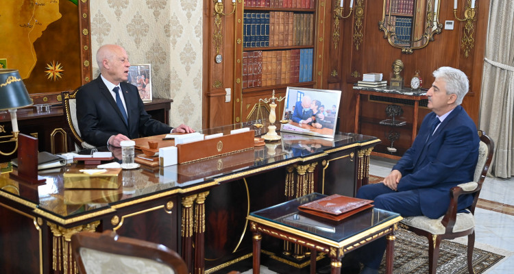 توفير طائرات عسكرية لنقل المساعدات الى الشعب الفلسطيني محور لقاء سعيّد ووزير الدفاع