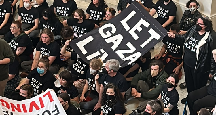 تفريق تظاهرة داخل الكونغرس دعت لوقف النار في غزة