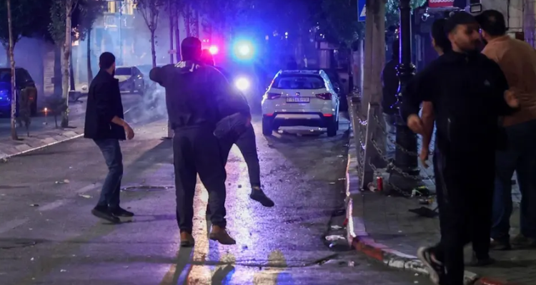 طالبوا برحيل عباس: مواجهات بين محتجين وقوات الأمن الفلسطينية في رام الله