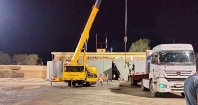 بدء إزالة الحواجز الأسمنتية وفتح بوابة معبر رفح من الجانب المصري