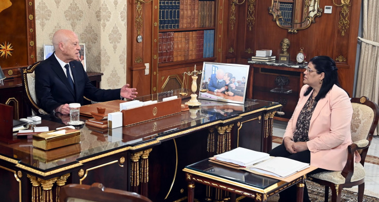 رئيس الدولة يدعو وزيرة المالية إلى الإسراع بإيجاد حل قانوني يحفظ  مؤسسة سنيب لابراس ودار الصباح