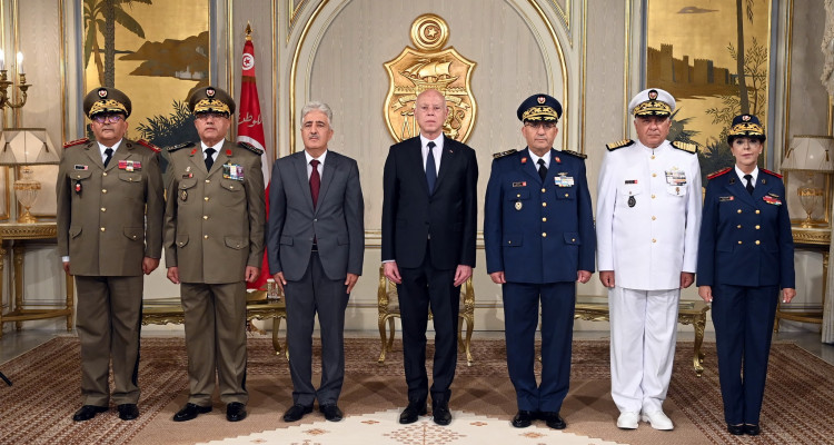 رئيس الجمهورية يشرف على موكب ترقية وتوسيم عدد من القيادات العسكرية والأمنية