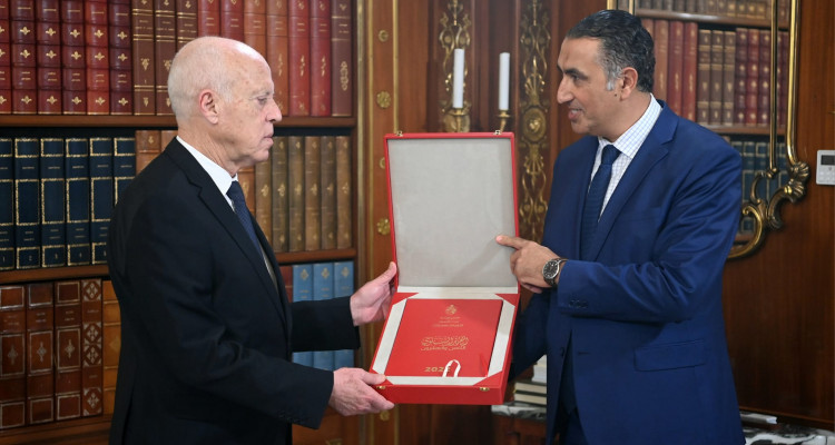 الحزقي يكشف لرئيس الدولة النتائج الاولية للجنة التثبت في عمليات الانتداب في المؤسسات العمومية