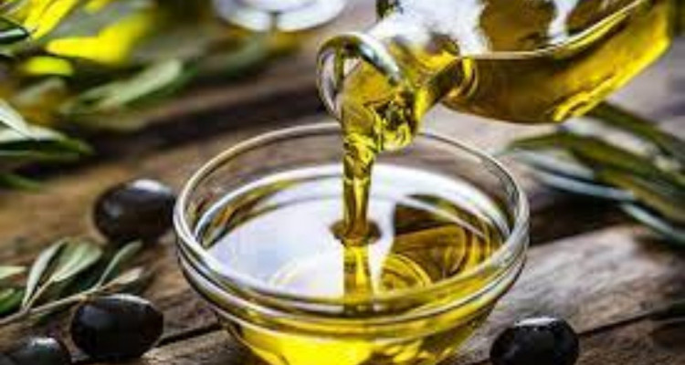 تونس تخسر عائدات هامّة جرّاء تصدير زيت الزيتون خاما