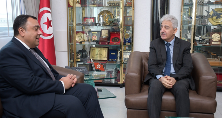 دفع التعاون العسكري وتطويره محور لقاء وزير الدفاع  بالسفير المصري بتونس