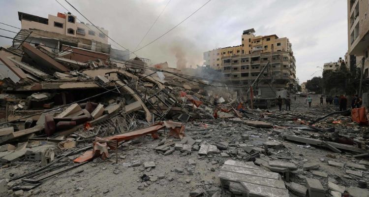 الصحة الفلسطينية: ارتفاع عدد ضحايا القصف في غزة إلى 10 آلاف و966 شهيدا