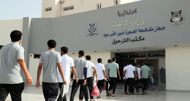 ليبيا ترحّل 600 مصريا دخلوا أراضيها بشكل غير شرعي