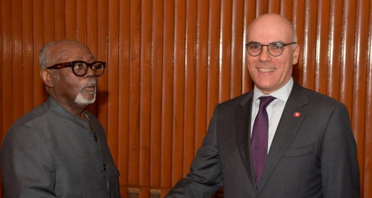 نبيل عمّار  يتباحث مع نظيره الكامروني سبل تعزيز التعاون الثنائي بين البلدين