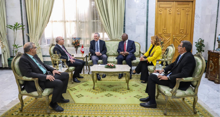 سبل تطوير رياضة التنس في تونس محور لقاء بين وزير الخارجية والرئيس الجديد للكنفدرالية الإفريقية للتنس