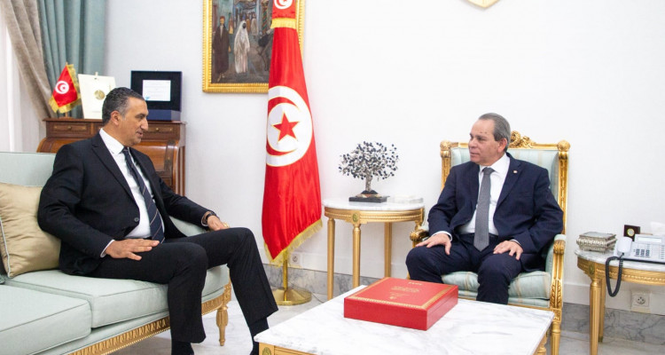 رئيس الهيئة العليا للرقابة الإدارية والمالية يسلم رئيس الحكومة التقرير السنوي لسنة2022