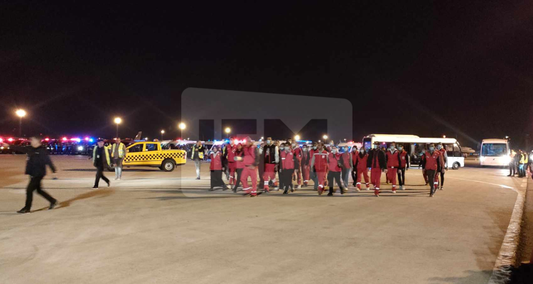 مطار تونس قرطاج : وصول طائرة عسكرية على متنها 45 جريحا فلسطينيا