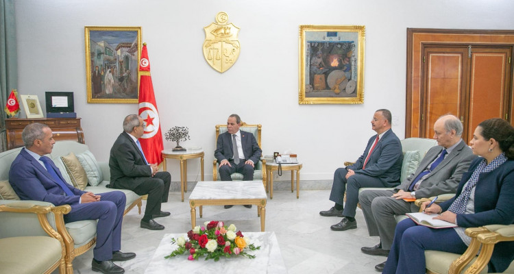 رئيس الحكومة يستقبل وزير الصناعة والانتاج الصيدلاني بالجزائر