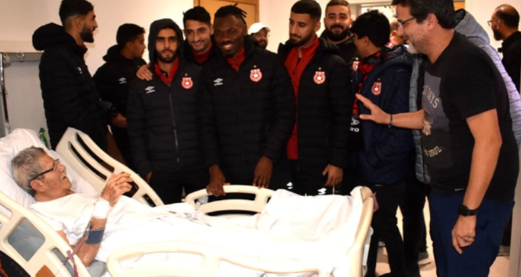 خضع لعملية جراحية: لاعبو النجم الساحلي يزورون عبد المجيد الشتالي