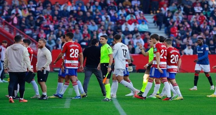 حالة وفاة تتسبب في إيقاف مباراة بصورة مفاجئة في الدوري الإسباني