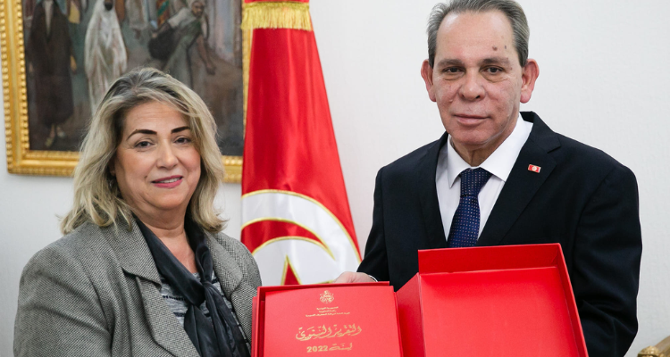 الحشّاني يتسلّم التقرير السنوي لسنة 2022 حول نشاط هيئة مراقبة المصاريف العمومية